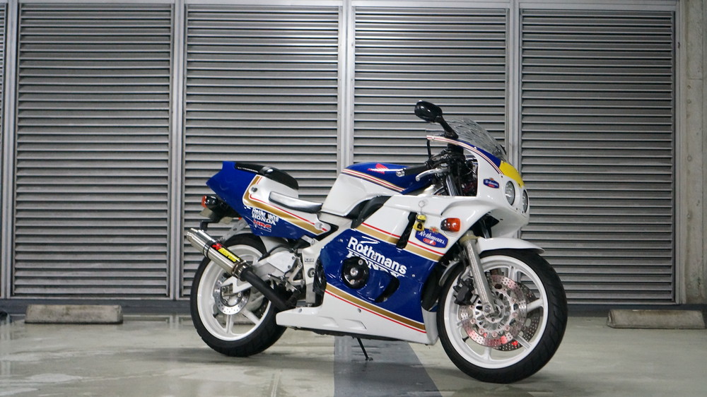 ホンダ CBR400RR 1990年式 バイク洗車 | Moto-Gallery