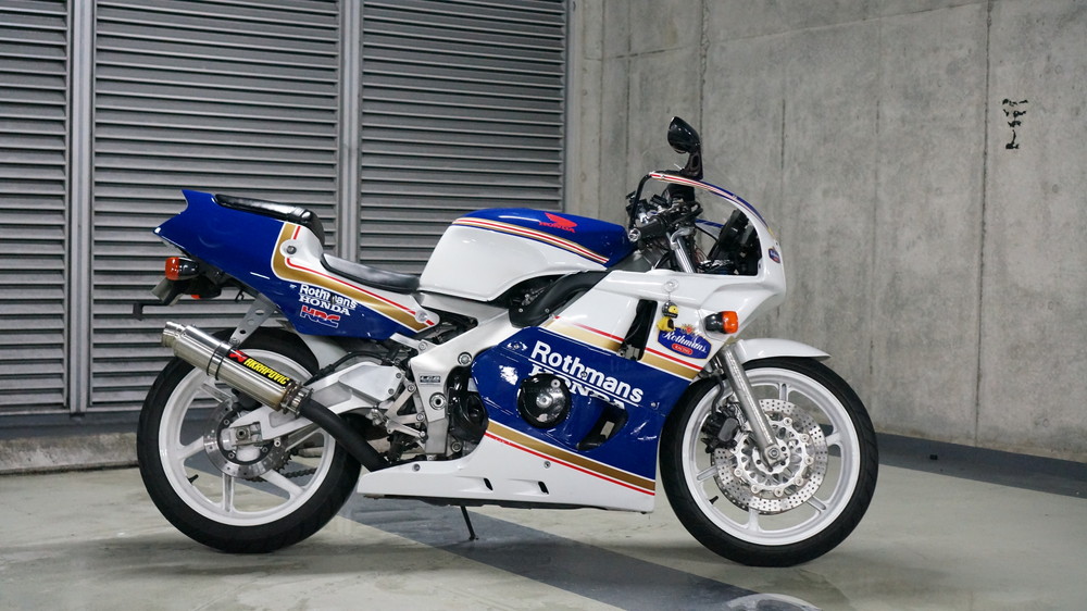 ホンダ CBR400RR 1990年式 バイク洗車 | Moto-Gallery