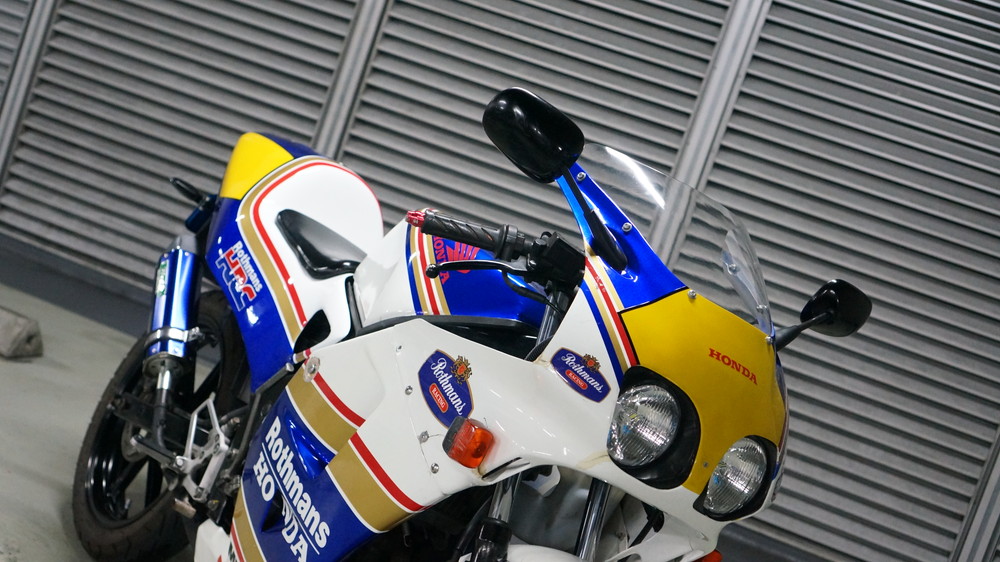 Honda バイク ブラック ホワイトリム NS-1 Discover the NS-1: The Ultimate Sports Model Experience