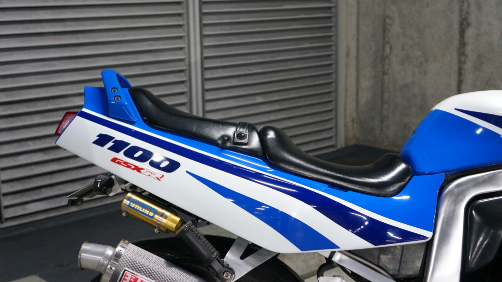 値下げ スズキ 1991年式 GSX-R1100？ 純正 リアインナーフェンダー 値下げ スズキ 1991年式 GSX-R1100？ 純正 リアインナー