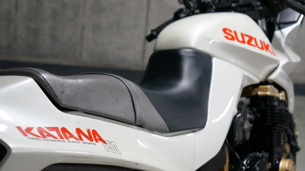 SUZUKI GSX750S 3型　純正タンク ホワイト SUZUKI GSX750S 3型純正タンク ホワイト