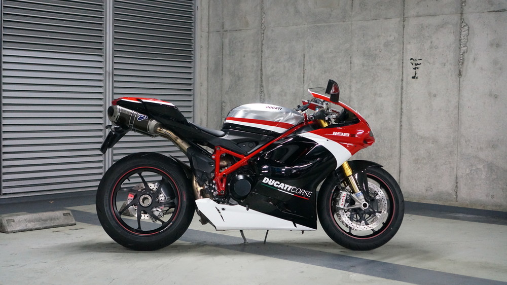 Ducati 1198S super bike 希少の白 2010モデル - オートバイ車体