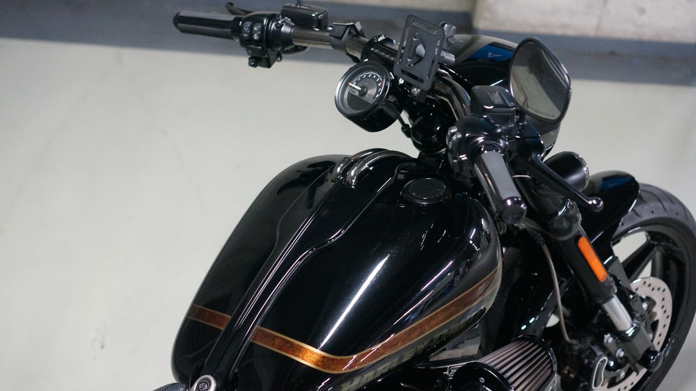 fxse CVO プロストーリーブレイクアウトタンク CVO FXSE プロストリートブレイクアウト | Moto-Gallery