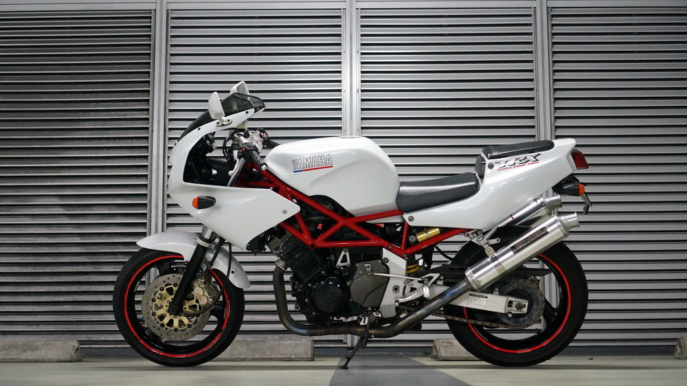 ヤマハ TRX850 1995年式 バイク洗車 | Moto-Gallery