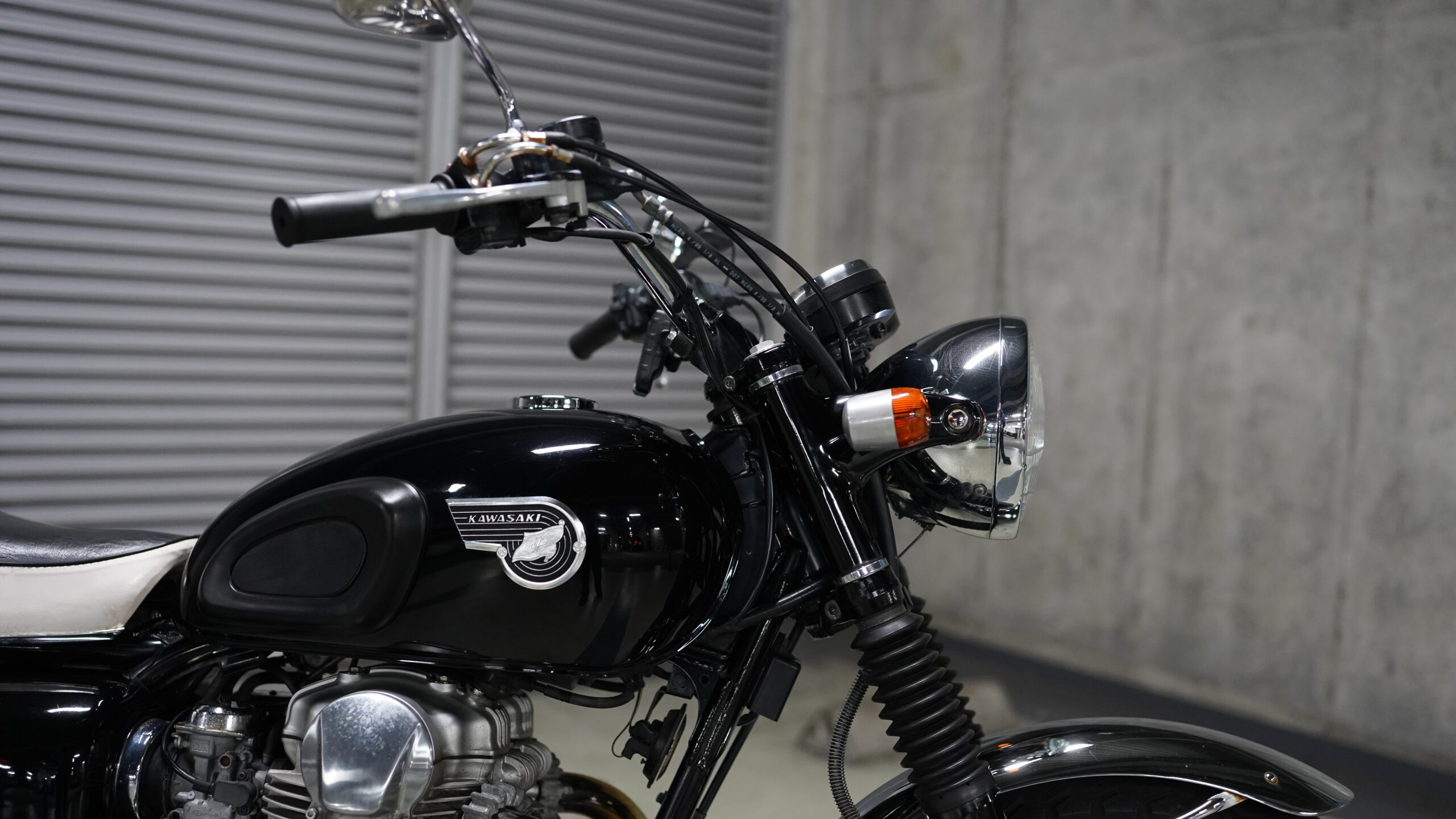 w650 1999年純正タンク黒